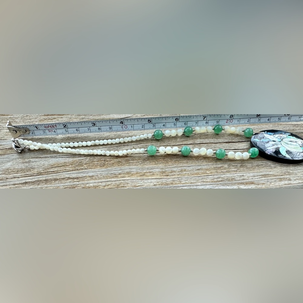 Vintage Mother of Pearl Abalone Inlay Floral Pendant Necklace Jade Beads - Picture 6 of 6